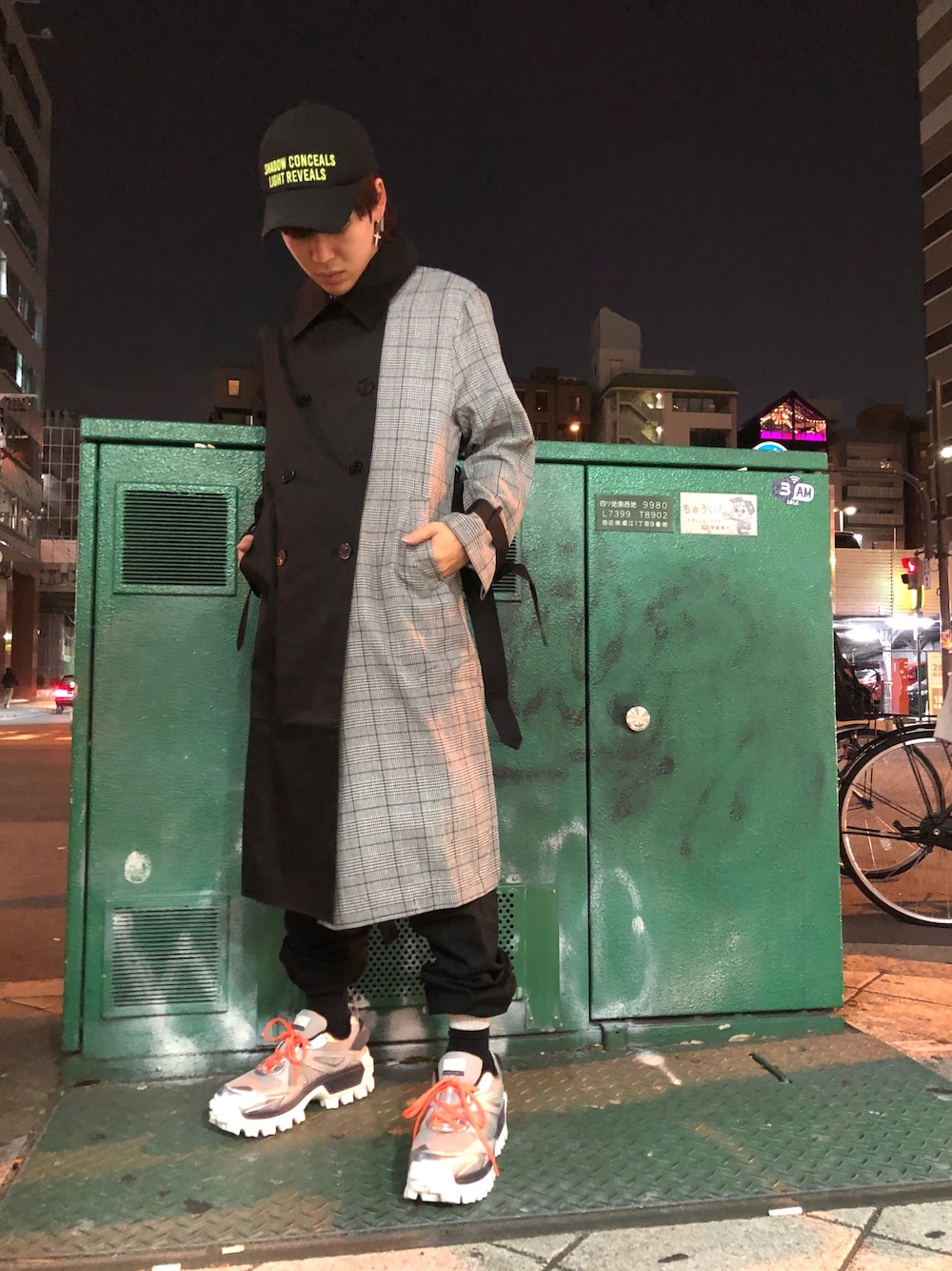 「トレンチコート、秋のコーデ、LHP、ootd、JUUN.J、LHP大阪、chica、ダッドスニーカー」｜「ChicaのChica/チカ/グレンチェック切り替えトレンチコート（トレンチコート、ブラック系）」を使った、RIKIKYAさん（メンズ・168cm）の秋コーディネートの1枚目の写真