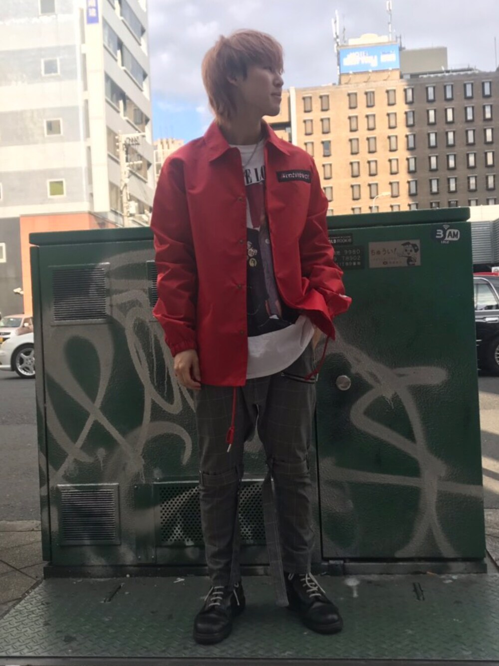 「チェック、シンプル、LHP、コーチジャケット、春コーデ、LHP大阪」｜「L.H.PのA4A/エーフォーエー/BIRDS コーチジャケット（ブルゾン、レッド系）」を使った、RIKIKYAさん（メンズ・168cm）の春コーディネートの1枚目の写真