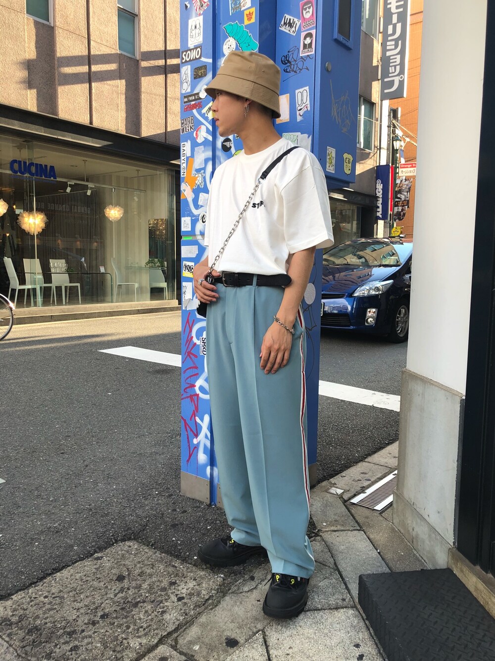 「ベージュ、ストリート、スラックス、LHP、オーバーサイズ、夏コーデ、LHP大阪」｜「WHITELANDのWHITELAND/ホワイトランド/LINE Pants/ラインパンツ（その他パンツ、ブルー系）」を使った、RIKIKYAさん（メンズ・168cm）の夏コーディネートの1枚目の写真