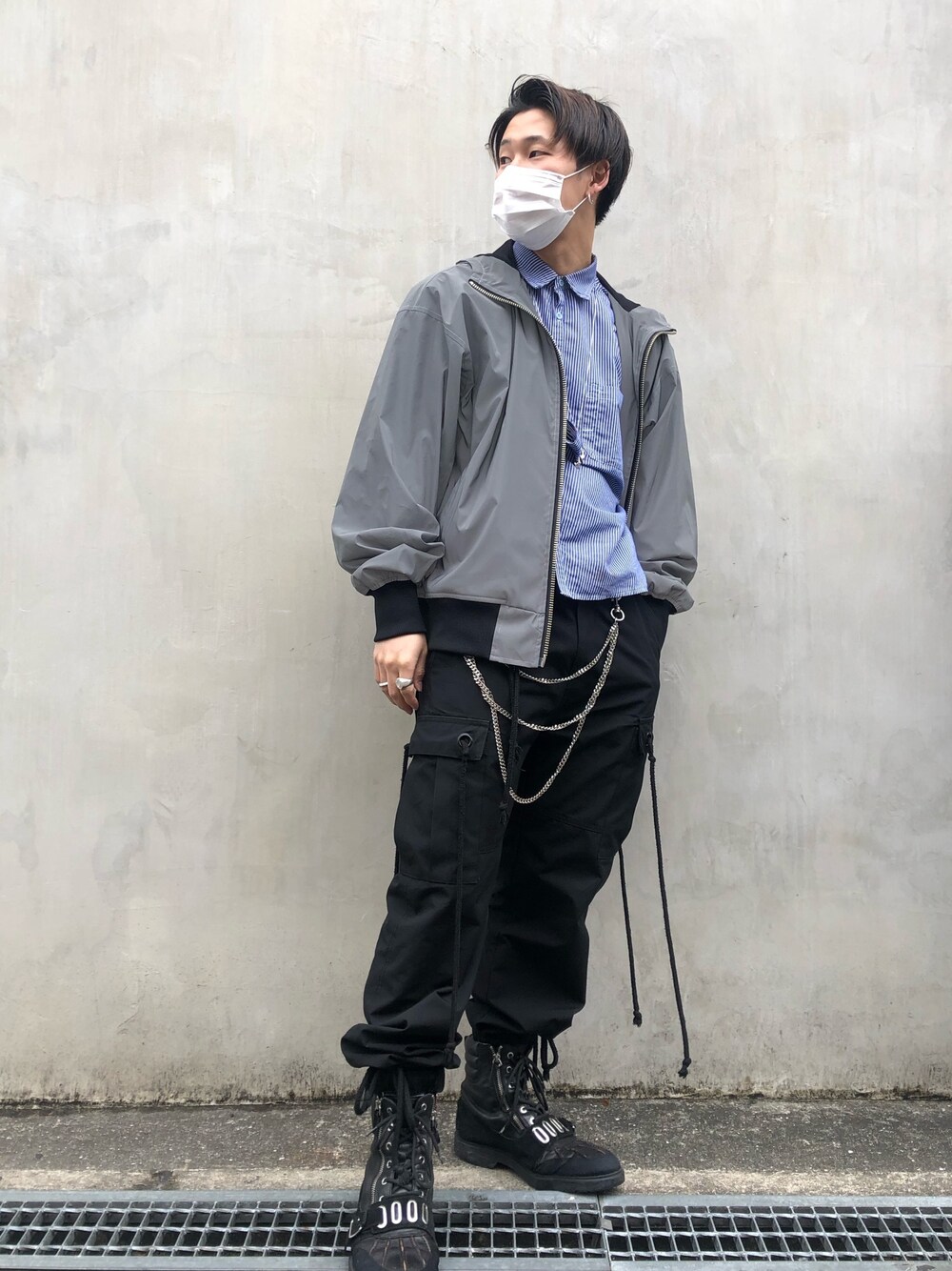 「ストリート、シルバー、LHP、春、シャツスタイル、リフレクター、今日のコーデ、LHP大阪、おしゃれさんと繋がりたい」｜「DANKE SCHONのDankeSchon/ダンケシェーン/REFLECTOR Brouson/リフレクターブルゾン（ブルゾン、シルバー系）」を使った、RIKIKYAさん（メンズ・168cm）の春コーディネートの1枚目の写真