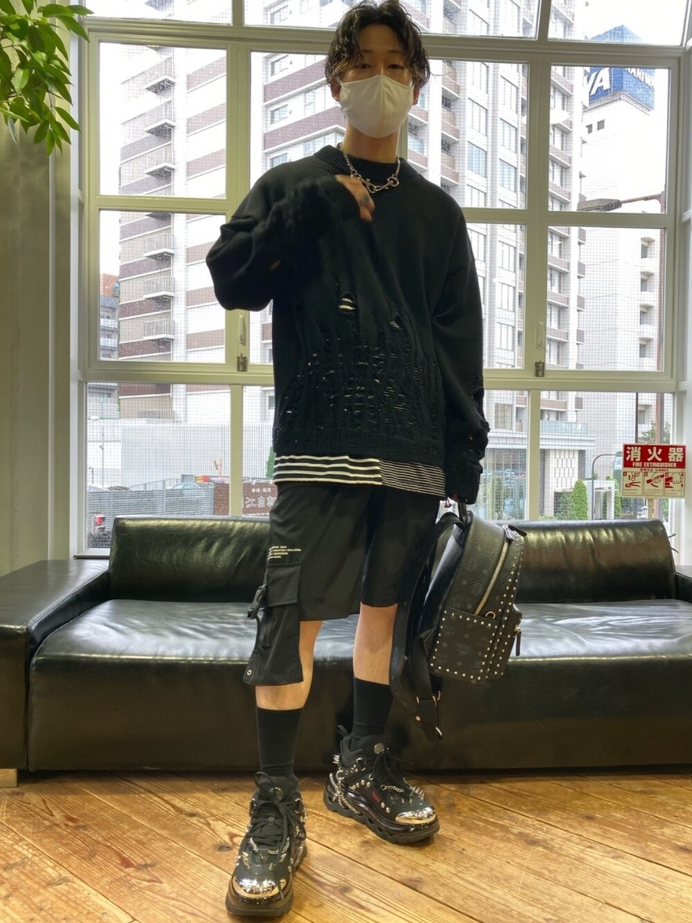 「ビッグシルエット、ストリート、LHP、モノトーン、レイヤードスタイル、オーバーサイズ、MCM、ショーツ、LHP大阪、PALM ANGELS」｜「soeのsoe/ソーイ/切り替え半袖Tシャツ/Swiching H/S Tee（Tシャツ/カットソー、ブラック系）」を使った、RIKIKYAさん（メンズ・168cm）の夏コーディネートの1枚目の写真