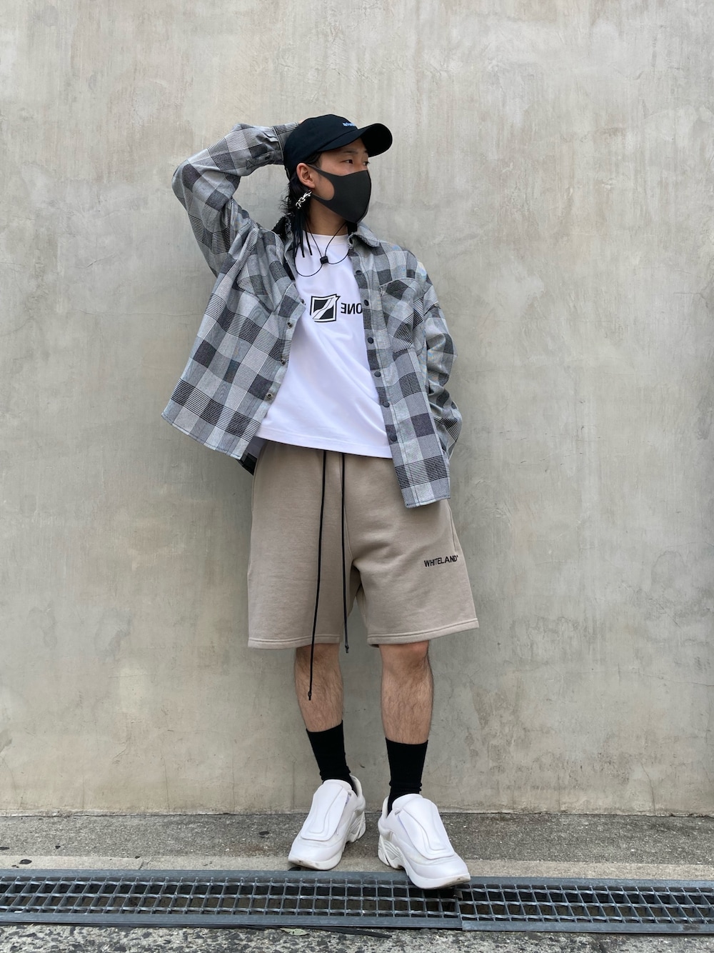 「キャップ、ストリート、LHP、レイヤードスタイル、ビックシルエット、きれいめカジュアル、春コーデ、シャツスタイル、シャツコーデ、LHP大阪」｜「DANKE SCHONのDankeSchon/ダンケシェーン/パイピングチェックシャツ（シャツ/ブラウス、グレー系）」を使った、RIKIKYAさん（メンズ・168cm）の春コーディネートの1枚目の写真