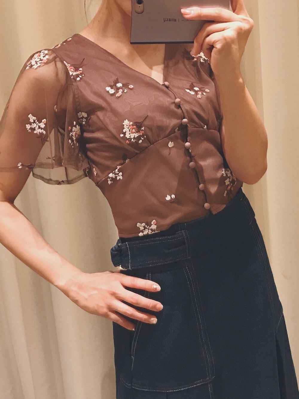「MERCURYDUOのチュール刺繍レースアップブラウス（シャツ/ブラウス、ブラウン系）」を使った、ayakaさん（レディース・160cm）の夏コーディネートの1枚目の写真
