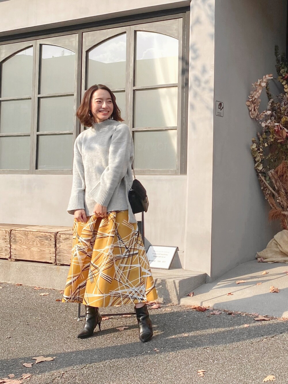 「大人カジュアル、綺麗目、デザインスカート」｜「RIM.ARKのノーブルラインスカート（スカート、イエロー系）」を使った、ayakaさん（レディース・160cm）の冬コーディネートの1枚目の写真