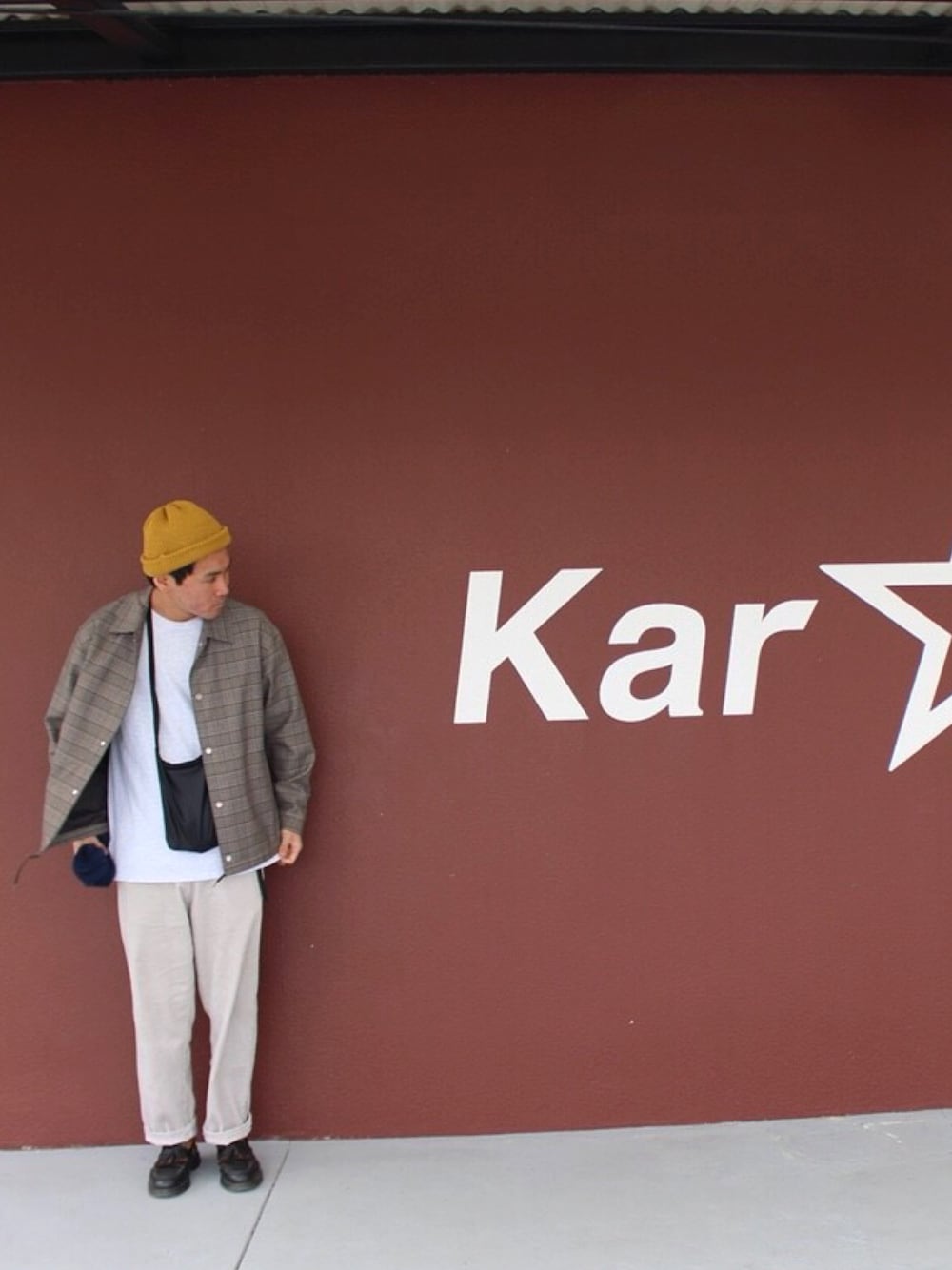 「秋冬コーデ、ゆるコーデ、ワイドパンツ、コーチジャケット、コーデュロイ、BEAUTY&YOUTH UNITED ARROWS、COMESANDGOES、ニット帽、Dr.Martens、イエロー」｜「COMESANDGOESのCOMES AND GOES STANDARD KNIT（ニットキャップ/ビーニー、イエロー系）」を使った、かかおかさん（メンズ・176cm）の秋コーディネートの1枚目の写真
