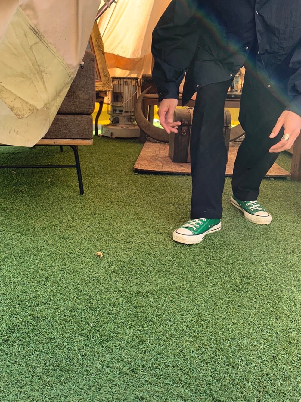 「秋コーデ、コンバース、キャンプ、ワントーンコーデ、HBEAUTY&YOUTH、Steven Alan」｜「CONVERSEのCONVERSE CANVAS ALL STAR J HI (GREEN)（スニーカー、グリーン系）」を使った、かかおかさん（メンズ・176cm）の秋コーディネートの1枚目の写真