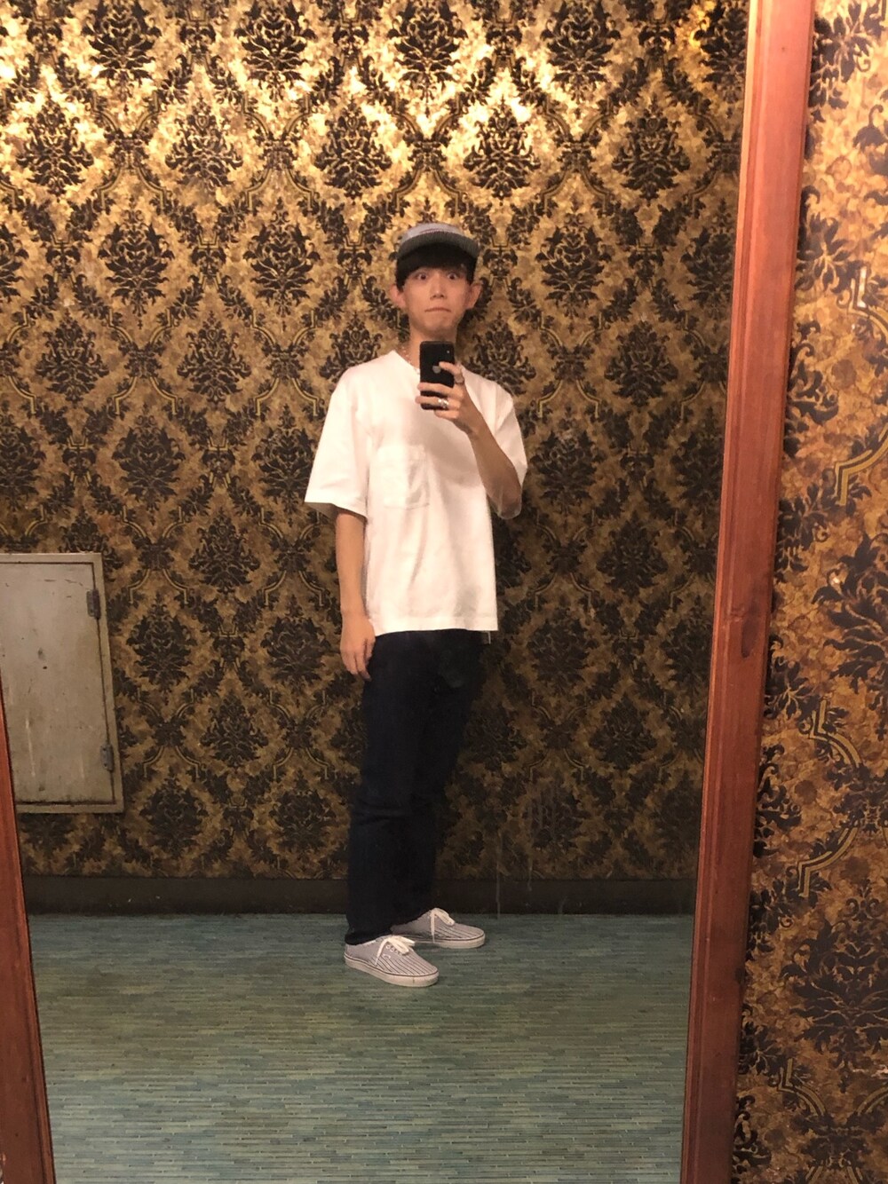 「Supreme x Comme des Garcons SHIRT、セットアップ、ストリートカジュアル」｜「BEAMS LIGHTS Men'sのManual Alphabet / 12ozデニムパンツ（日本製）（デニムパンツ、ブルー系）」を使った、すけさん（メンズ・171cm）の秋コーディネートの1枚目の写真