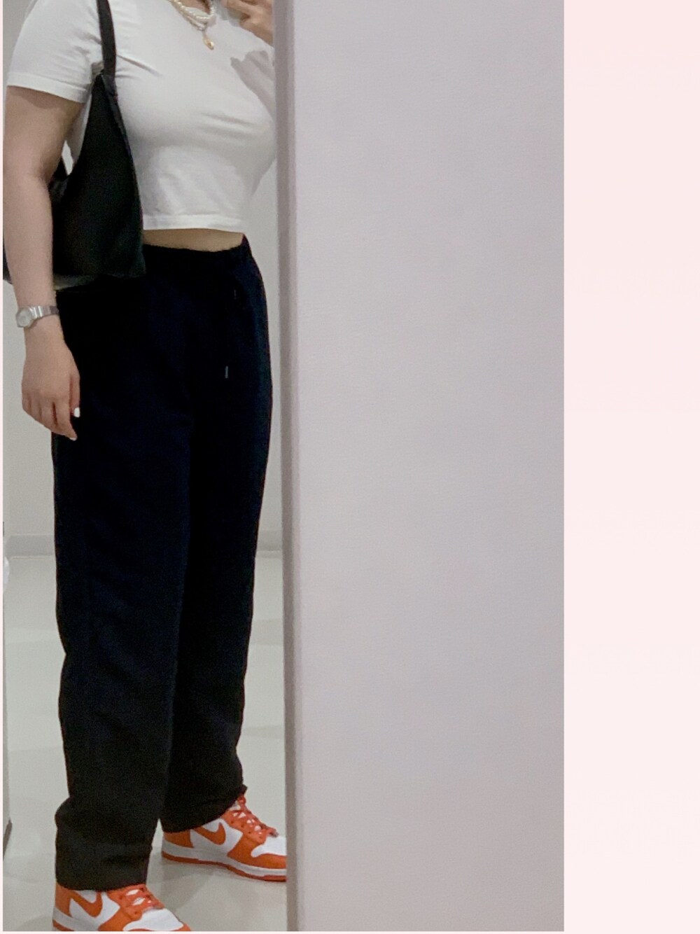 「CASIOのアイテム（腕時計、シルバー系）」を使った、Nhvxxcさん（レディース・173cm）の夏コーディネートの1枚目の写真