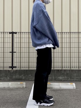 デニムパンツを使った 青ニット の人気ファッションコーディネート 髪型 セミロングヘアー Wear