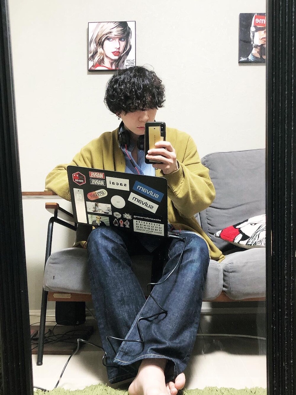 「おうちファッション、おしゃれさんと繋がりたい、シンプル、大人コーデ、ビッグシルエット、はるコーデ、ootd、部屋撮り、shiyoh、u170」｜「UNIVERSAL PRODUCTSのアイテム（シャツ/ブラウス、ブルー系）」を使った、RYOTAさん（メンズ・170cm）の春コーディネートの1枚目の写真