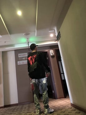 「CLOT（クロット）のアイテム（トップス）」を使った、拽哥さん（メンズ・175cm）の秋コーディネート