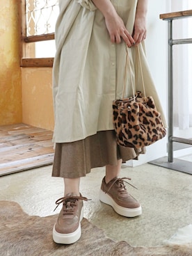 「厚底スニーカー」｜MODE KAORIさん（レディース・163cm）の秋コーディネート