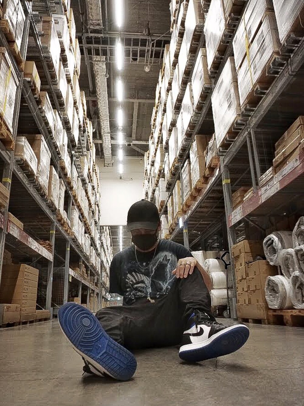 「ストリート、フィアオブゴッド、ミニマル、クロムハーツ、Jordan、jordan1、ジョーダン、ストリート男子」｜「NIKEのアイテム（スニーカー、ブルー系）」を使った、bun1212さん（メンズ・169cm）の秋コーディネートの1枚目の写真
