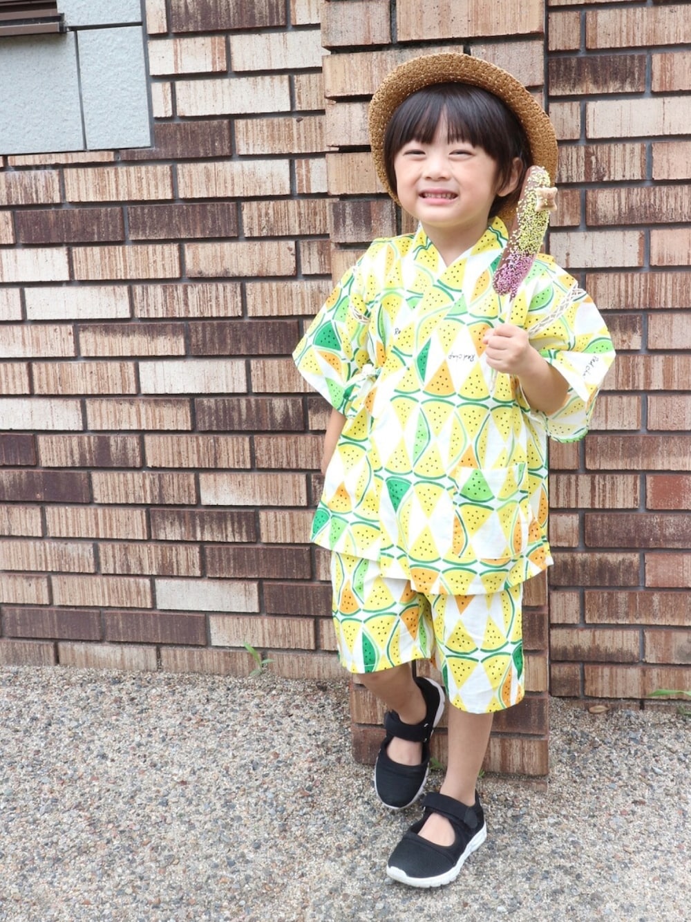 「集まれ！北関東キッズ★、甚平、お祭り、スイカ、フルーツ柄、イエロー、夏コーデ、むぎわら帽子、おとこのこ、男の子コーデ」｜「RADCHAPのすいか柄キッズ甚平（浴衣、イエロー系）」を使った、Su,Um,Riさん（キッズ・100cm）の夏コーディネートの1枚目の写真