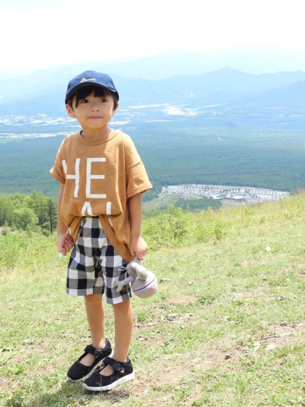 「集まれ！北関東キッズ★、キャップ、ビッグシルエット、ブロックチェック、男の子、スポーツサンダル、ブランシェス、Branshes」｜「BRANSHESの【プチプラ】ビックシルエット半袖Tシャツ（Tシャツ/カットソー、ブラウン系）」を使った、Su,Um,Riさん（キッズ・100cm）の夏コーディネートの1枚目の写真