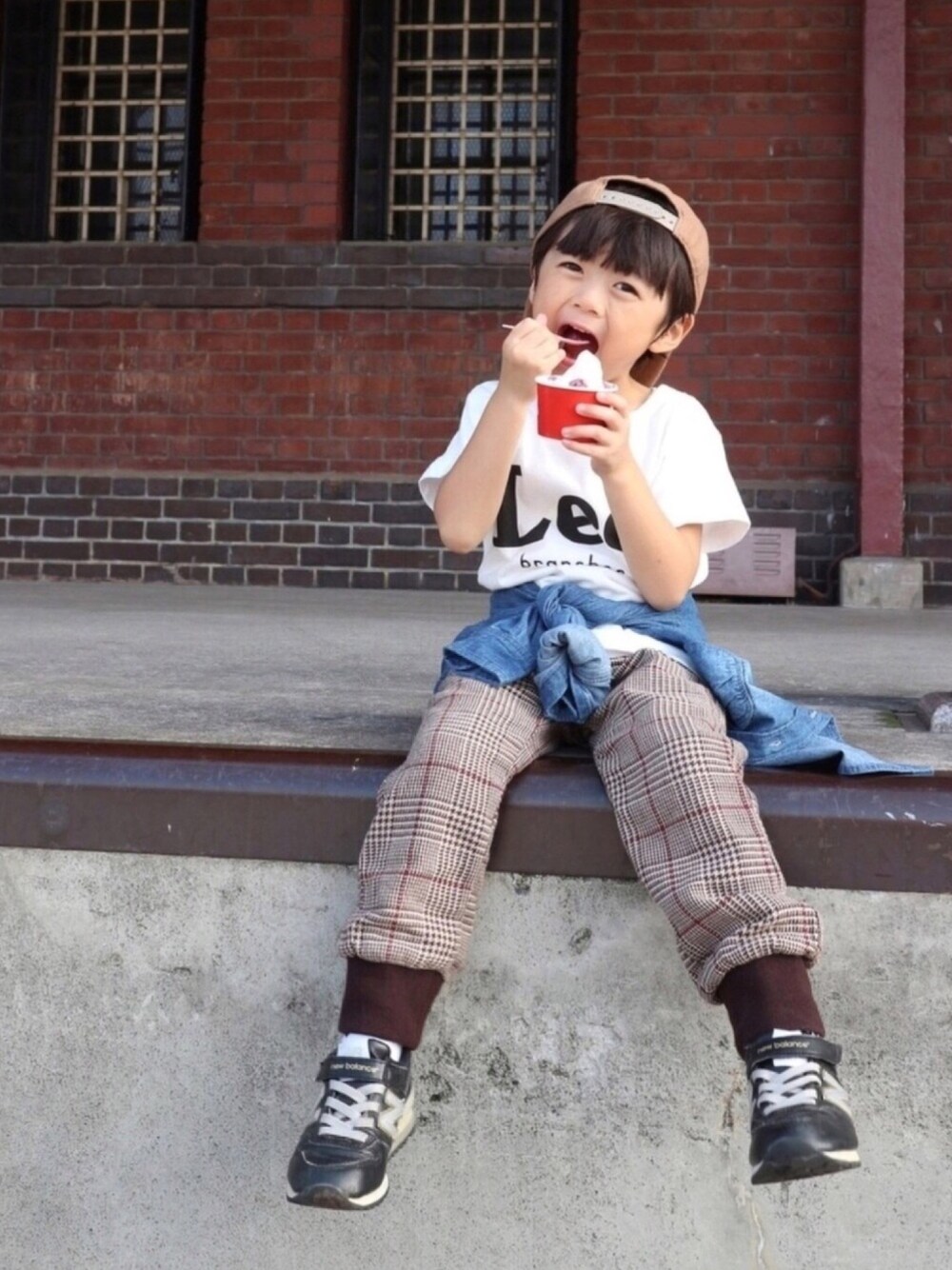 「集まれ！北関東キッズ★、秋のブラウンスタイル、男の子コーデ、キャップ、グレンチェック、腰巻きスタイル、デニムシャツ」｜「BRANSHESのワッペン付きキャップ（キャップ、ブラウン系）」を使った、Su,Um,Riさん（キッズ・100cm）の秋コーディネートの1枚目の写真