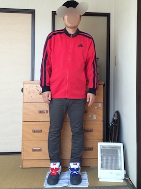 「レッド」｜「アイテム（ジャージ）」を使った、ぼくたくさん（メンズ・172cm）の冬コーディネート