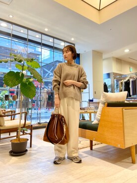 「URBAN RESEARCH（アーバンリサーチ）のFluffyショート丈ニット（ニット/セーター、ベージュ系）」を使った、minamiさん（レディース・156cm）の冬コーディネート