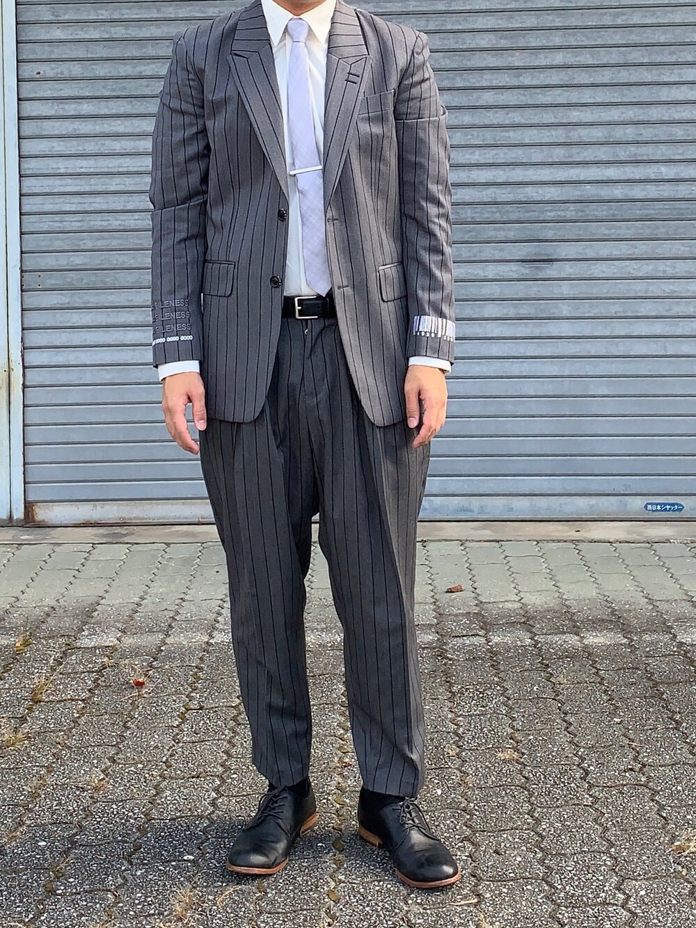 「おしゃれさんと繋がりたい、今日のコーデ、セットアップ、革靴、テーラードジャケット、スラックス、タックイン、結婚式、グレー、ootd」｜「SHAREEFのTAILORED JK（テーラードジャケット、グレー系）」を使った、おっくんさん（メンズ・172cm）の秋コーディネートの1枚目の写真