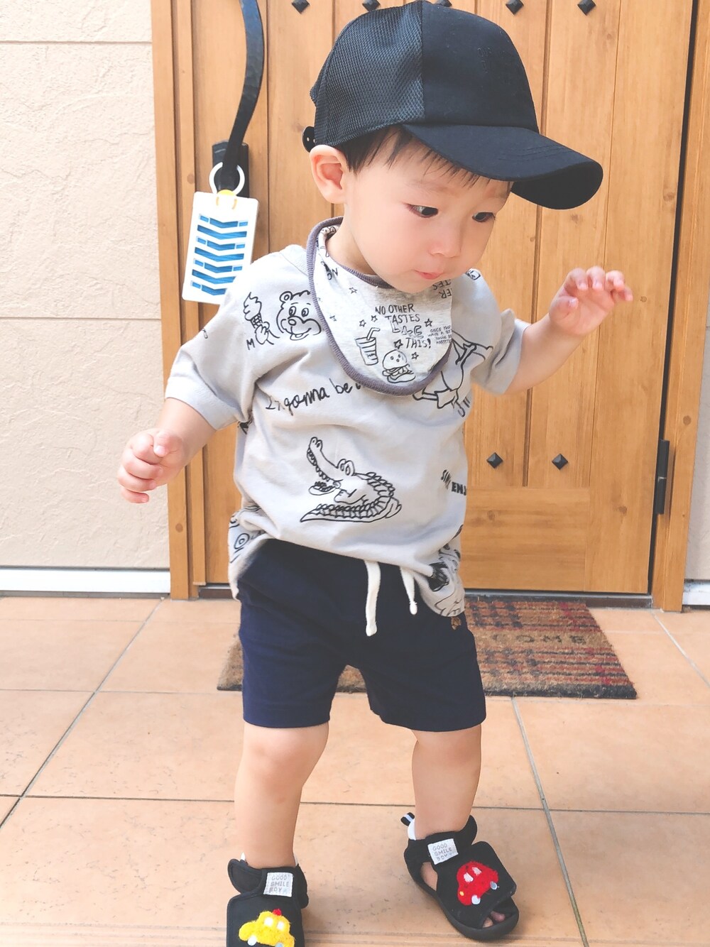 「男の子、夏セールで買いました、kids、カジュアル、BREEZE、くすみカラー」｜「H&Mのアイテム（その他パンツ、ブルー系）」を使った、aopsayapさん（キッズ・90cm）の夏コーディネートの1枚目の写真