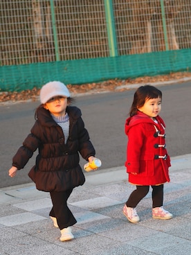「COMME CA ISM（コムサイズム）のアイテム（ダッフルコート）」を使った、Aimi&Ulalaさん（キッズ・90cm）の冬コーディネート