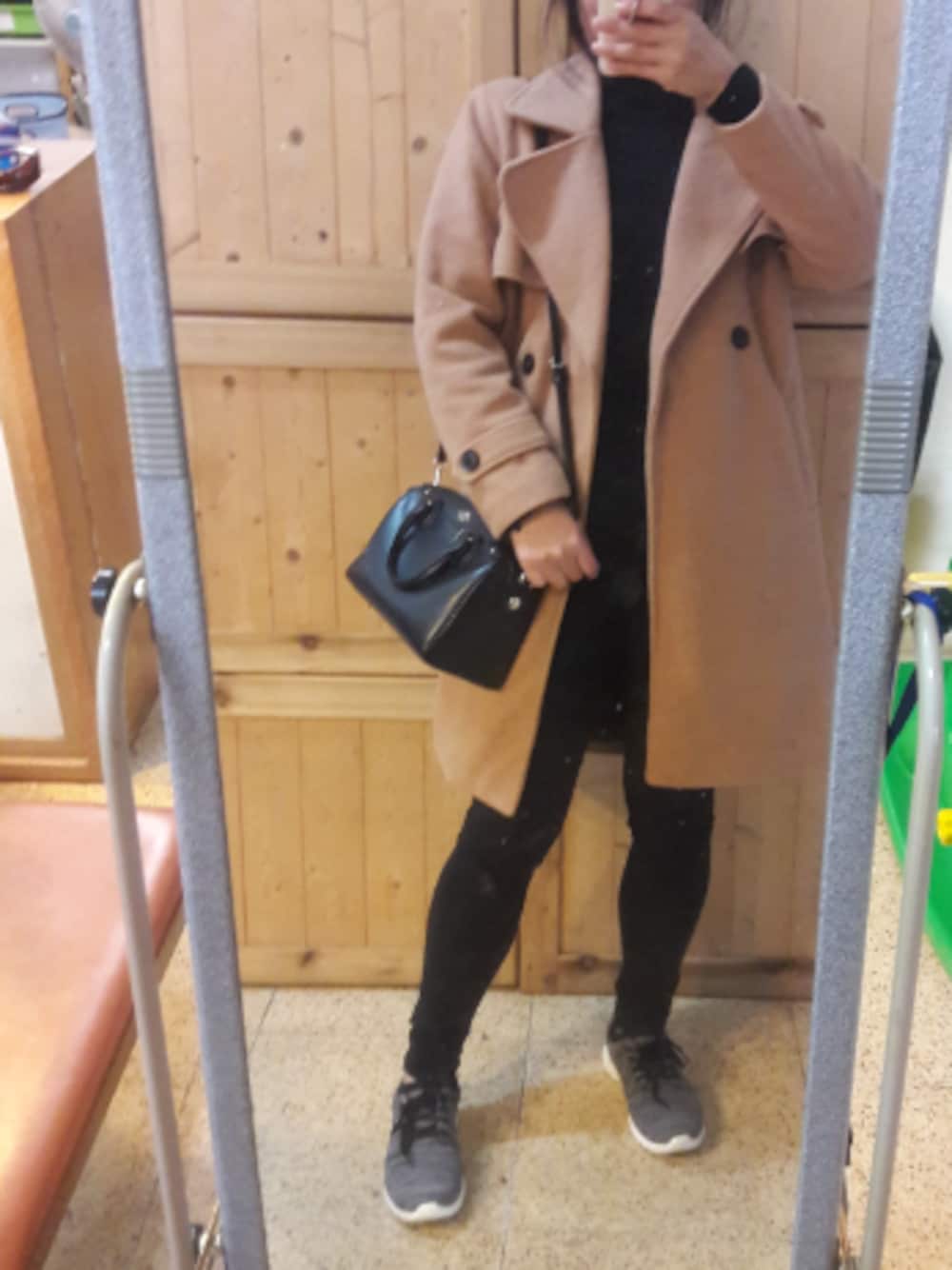 「simple」｜「no brandの灰色慢跑鞋（スニーカー、グレー系）」を使った、Bigfacemingyaoさん（レディース・163cm）の春コーディネートの1枚目の写真