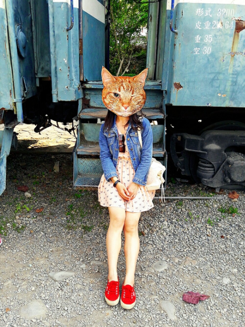 「no brandのアイテム（デニムジャケット、ブルー系）」を使った、Bigfacemingyaoさん（レディース・163cm）の春コーディネートの1枚目の写真