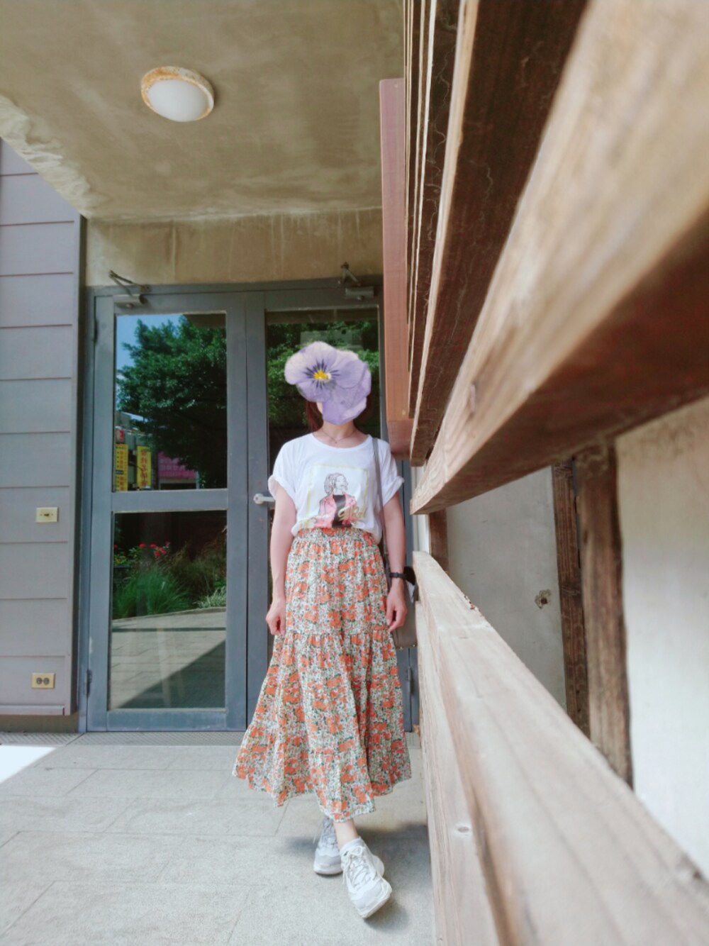 「長裙、花裙」｜「no brandのアイテム（スカート、オレンジ系）」を使った、Bigfacemingyaoさん（レディース・163cm）の秋コーディネートの1枚目の写真