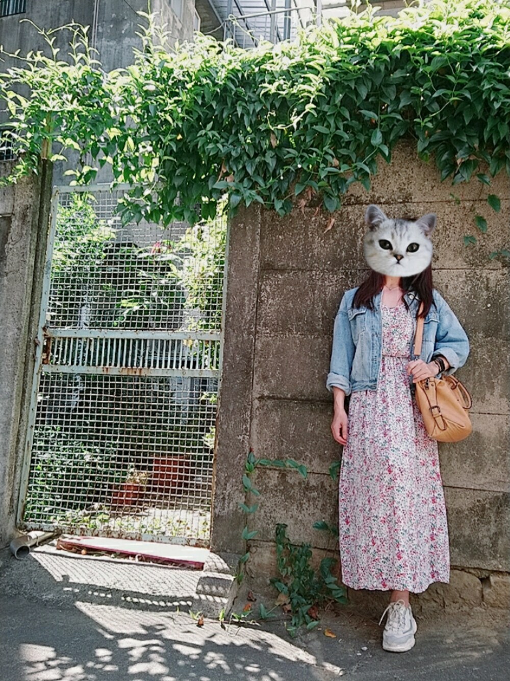 「summer、夏天、花裙、連身無袖花裙」｜「no brandのアイテム（ジャンパースカート、ホワイト系）」を使った、Bigfacemingyaoさん（レディース・163cm）の秋コーディネートの1枚目の写真
