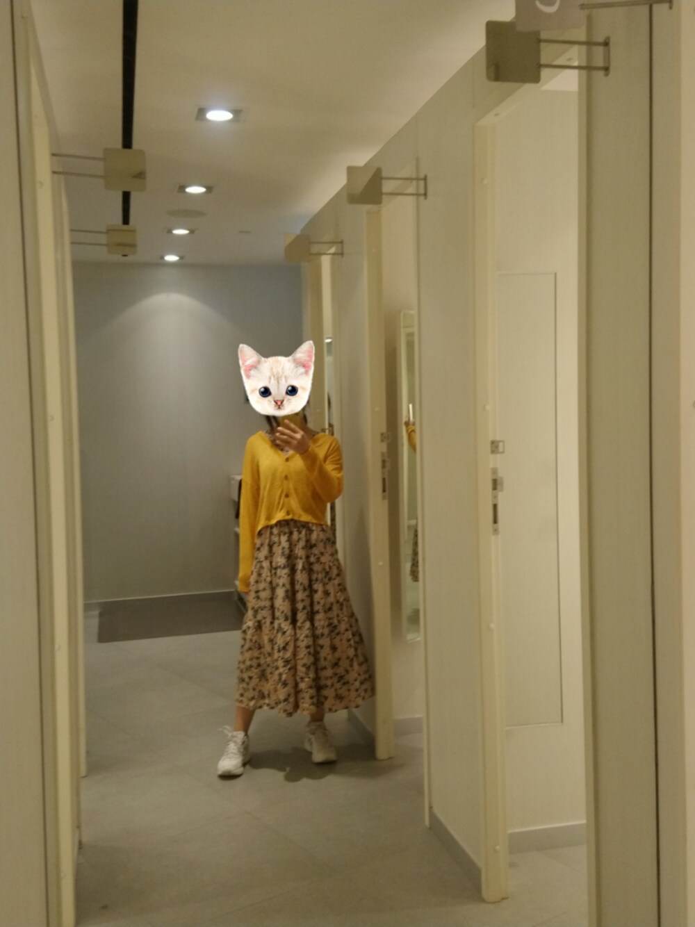 「花裙」｜「H&Mのアイテム（ニット/セーター、オレンジ系）」を使った、Bigfacemingyaoさん（レディース・163cm）の秋コーディネートの1枚目の写真