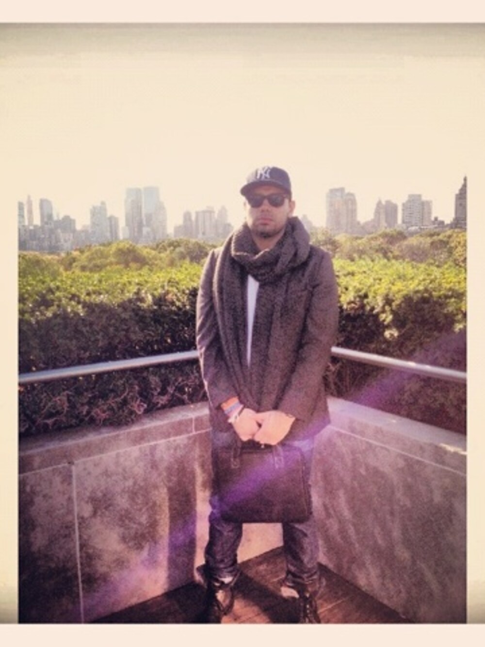 「APC、jeans」｜Guy Viteriさん（メンズ）の秋コーディネートの1枚目の写真