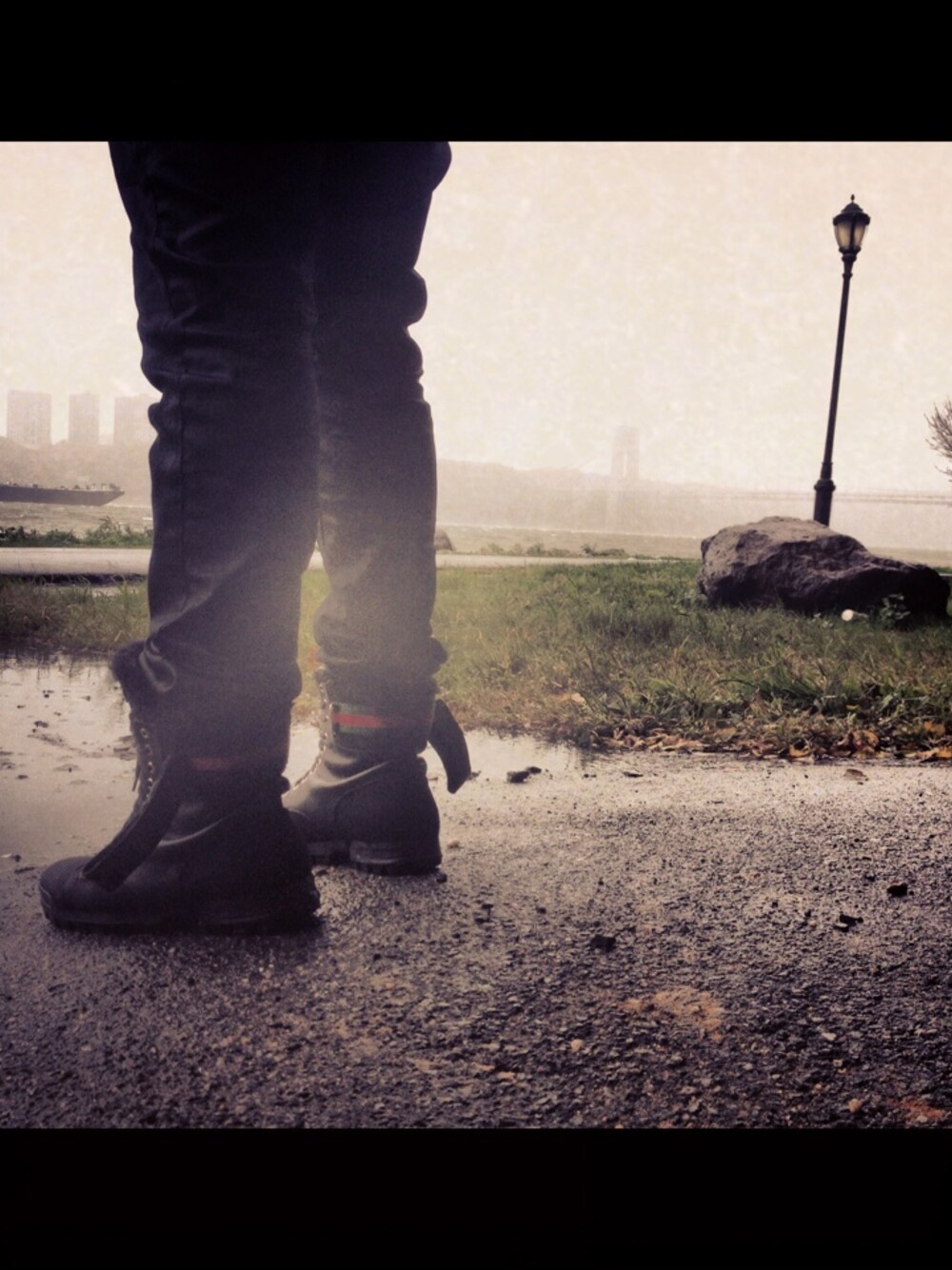 「boots、GUCCI」｜Guy Viteriさん（メンズ）の秋コーディネートの1枚目の写真