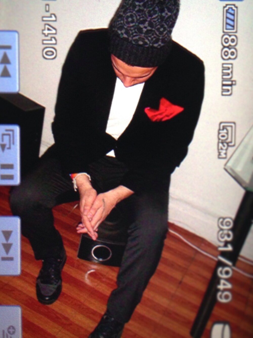 「hat、Louis Vuitton」｜Guy Viteriさん（メンズ）の冬コーディネートの1枚目の写真