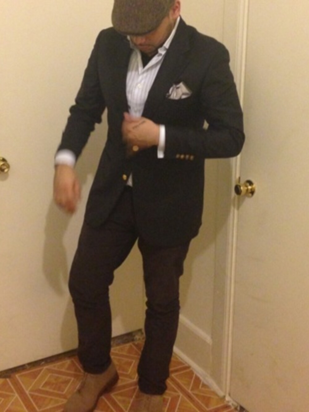「blazer、BROOKS BROTHERS」｜Guy Viteriさん（メンズ）の冬コーディネートの1枚目の写真