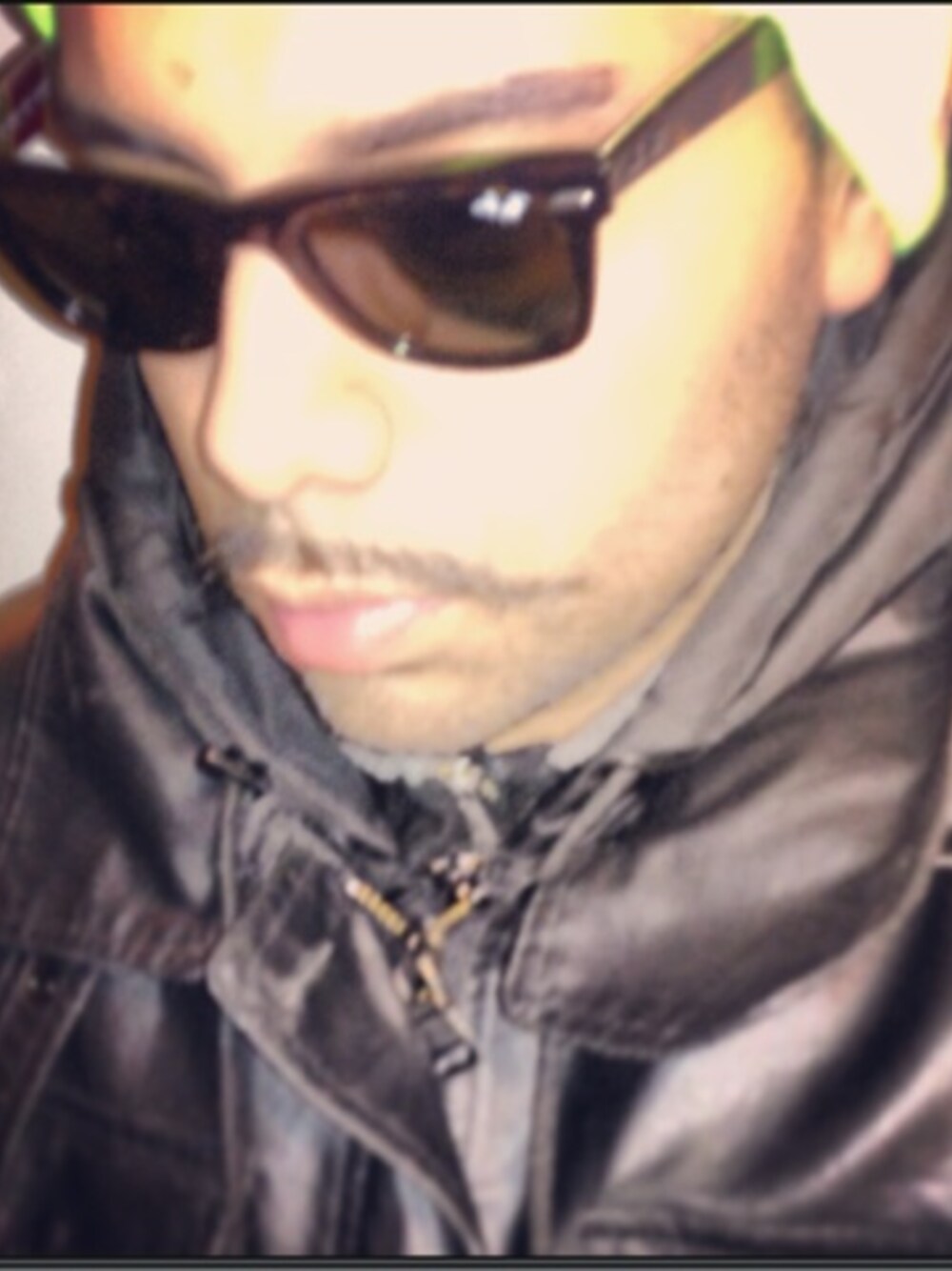 「BROOKS BROTHERS、carhartt、coat、hat、sweater、ZARA」｜Guy Viteriさん（メンズ）の冬コーディネートの1枚目の写真