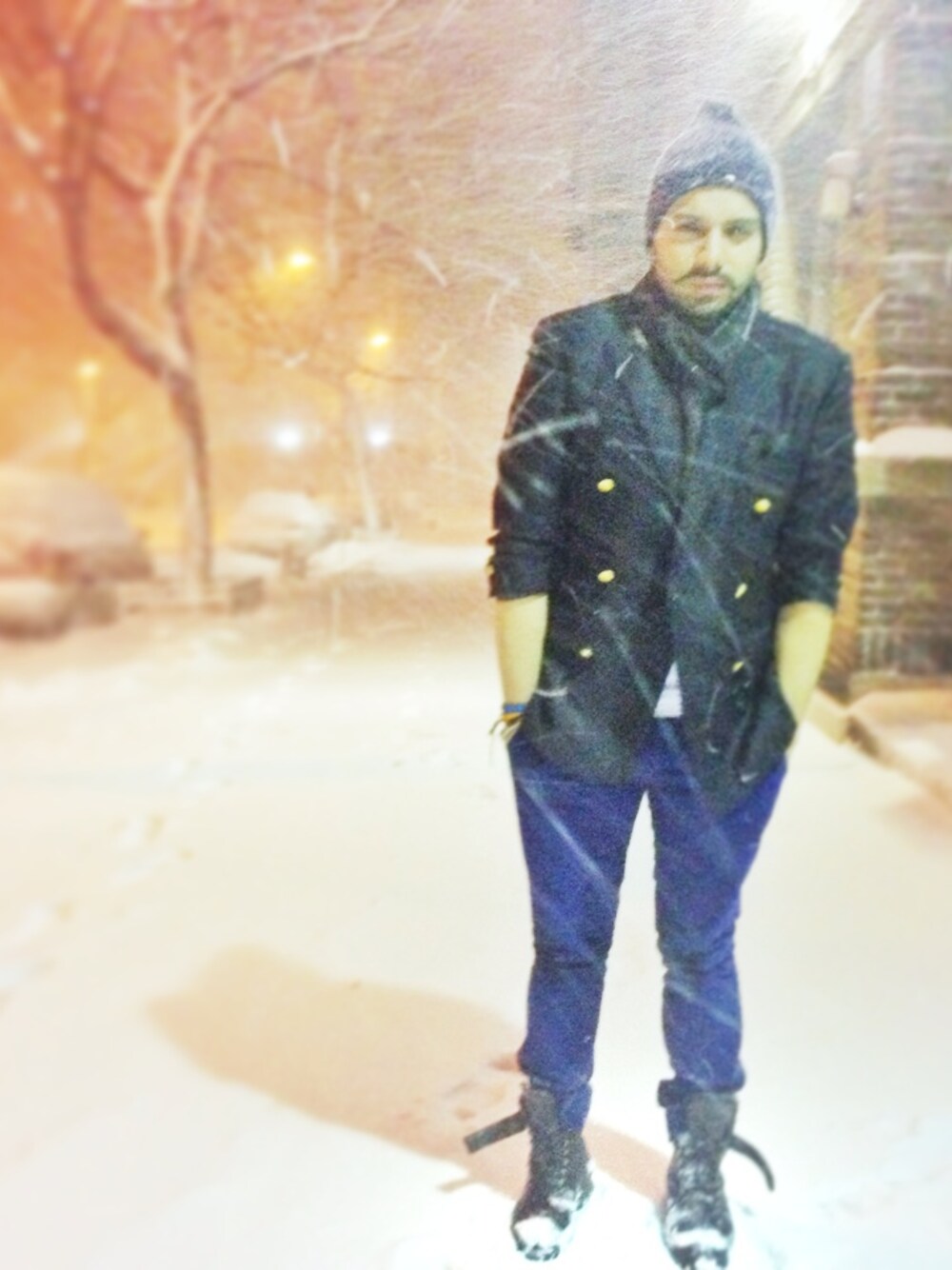 「GAP、pants、Saks Fifth Avenue、scarf」｜Guy Viteriさん（メンズ）の冬コーディネートの1枚目の写真