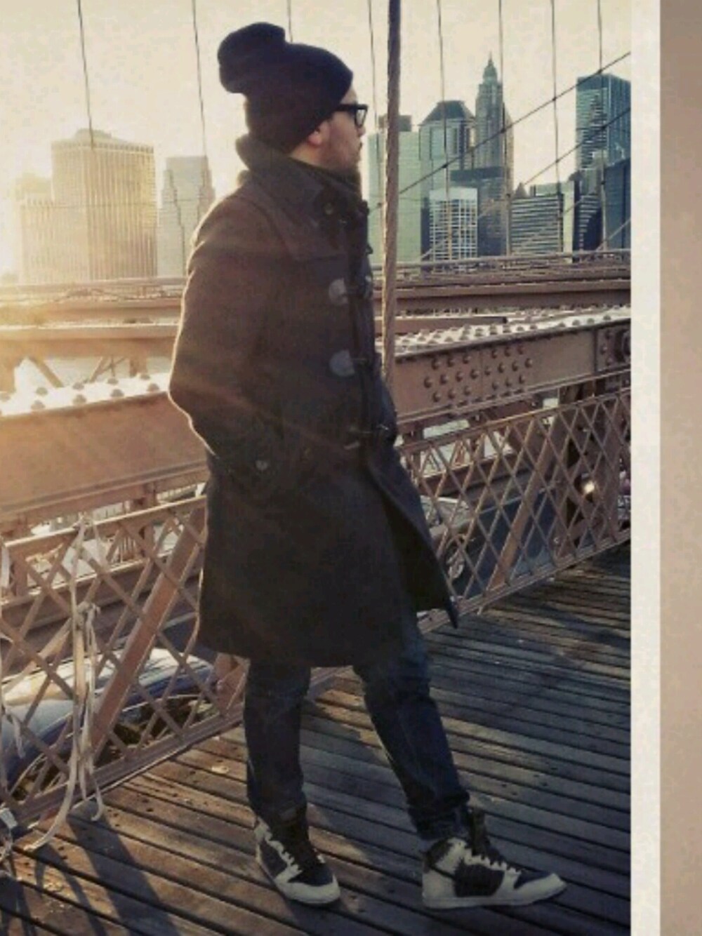 「APC、jeans、NIKE、sneakers」｜Guy Viteriさん（メンズ）の春コーディネートの1枚目の写真