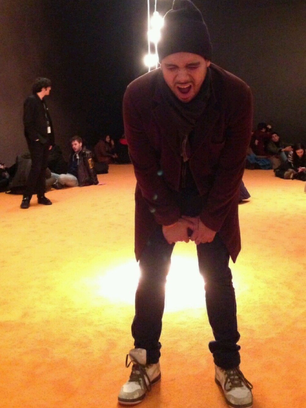 「coat、MARC JACOBS、NIKE、sneakers」｜Guy Viteriさん（メンズ）の春コーディネートの1枚目の写真