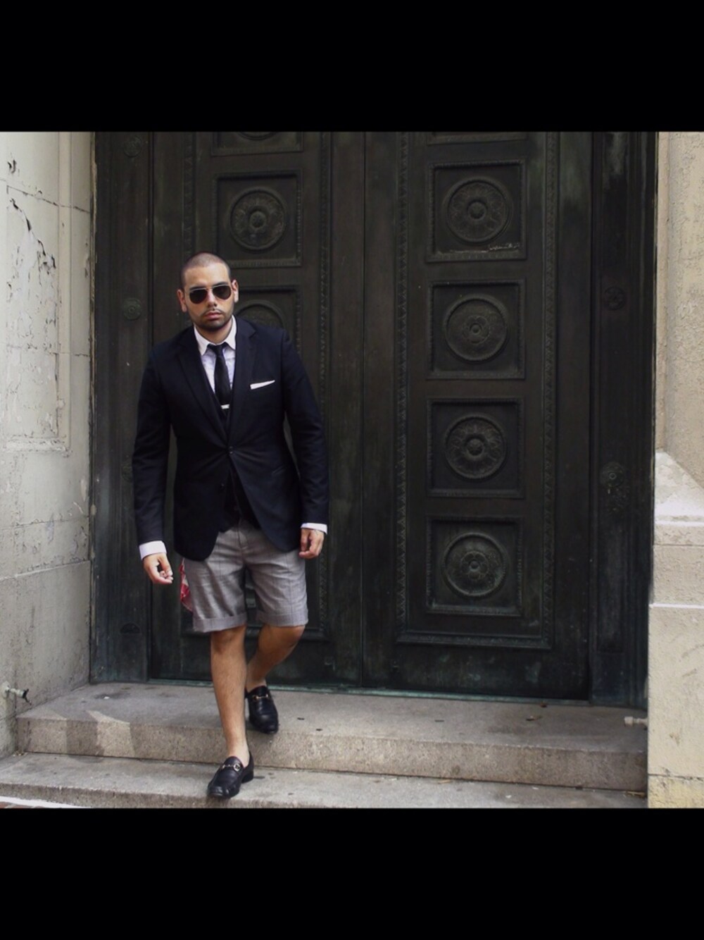 「blazer、flats、GUCCI、YVES SAINT LAURENT」｜Guy Viteriさん（メンズ）の夏コーディネートの1枚目の写真