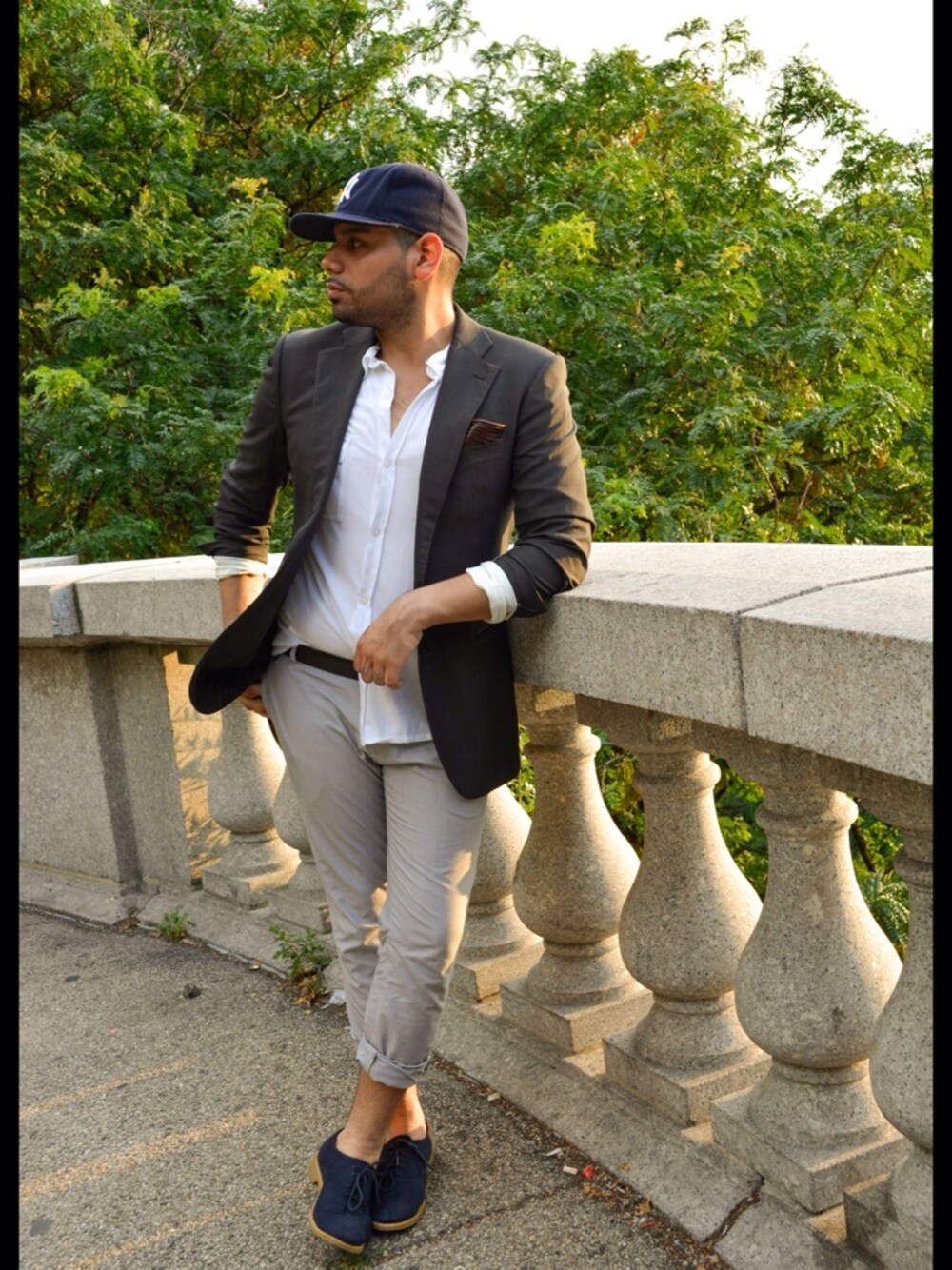 「blazer、flats、GIVENCHY、H&M、pants」｜Guy Viteriさん（メンズ）の夏コーディネートの1枚目の写真