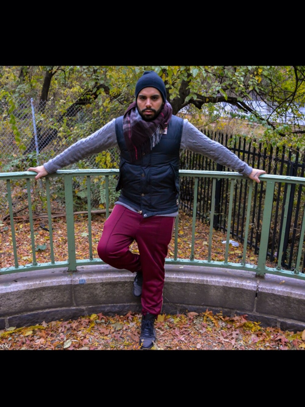 「burberry、MARC BY MARC JACOBS、pants、vest」｜Guy Viteriさん（メンズ）の秋コーディネートの1枚目の写真