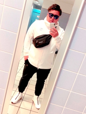 「BALENCIAGA」｜「アイテム（チノパンツ）」を使った、Ishikawa Kyotaさん（メンズ・169cm）の秋コーディネート