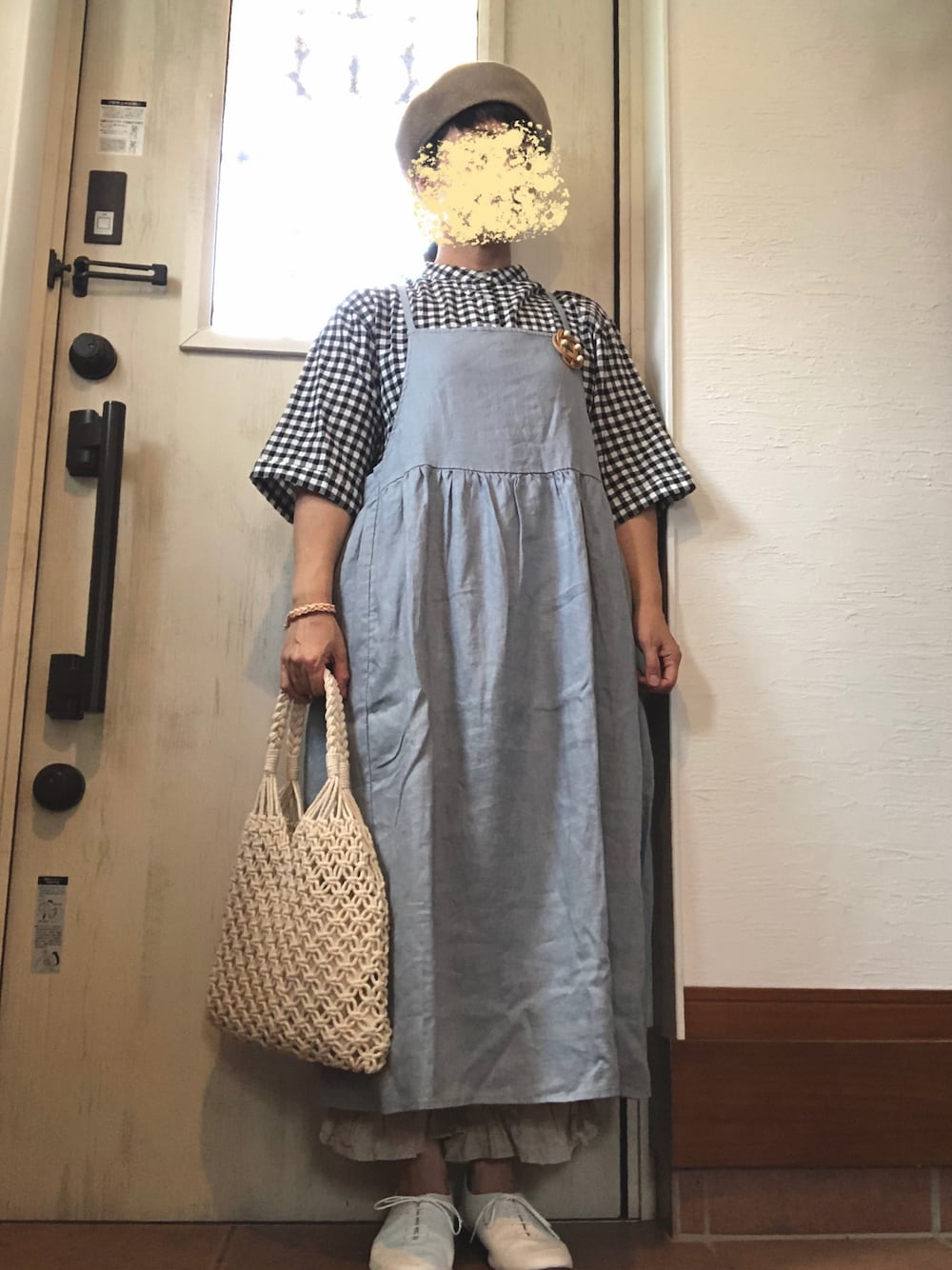 「オトナ女子、ナチュラル、キャミワンピ、夏コーデ、ギンガムチェック、サックスブルー、ペチパンツ、ハンドメイド、サマンサ モスモス(Samansa Mos2)、SM2」｜「no brandのアイテム（ハンチング/ベレー帽、ベージュ系）」を使った、tomnyanさん（レディース・156cm）の夏コーディネートの1枚目の写真