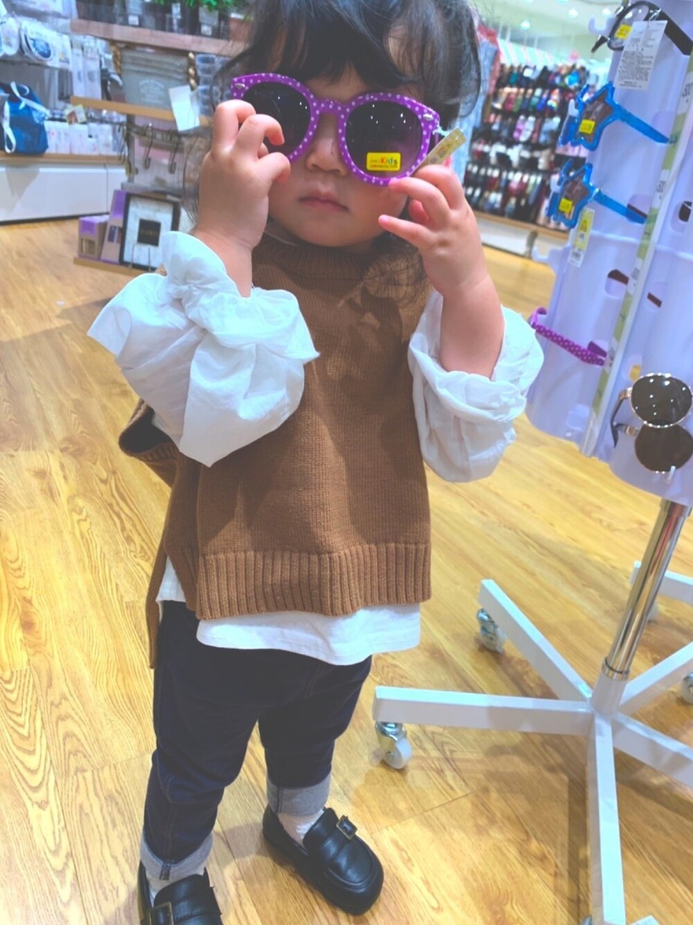 「ベビーコーデ、秋のコーデ、kids、おんなのこコーデ、プチプラ、2歳、おでかけ」｜「GLOBAL WORKのアイテム（ベスト、ブラウン系）」を使った、oppiiさん（キッズ・80cm）の秋コーディネートの1枚目の写真