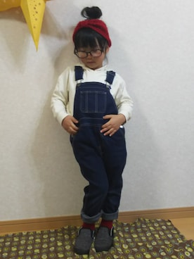 「petit main（プティマイン）のシンプルサロペット（サロペット/オーバーオール、ブルー系）」を使った、ぷんさん（キッズ・80cm）の冬コーディネート
