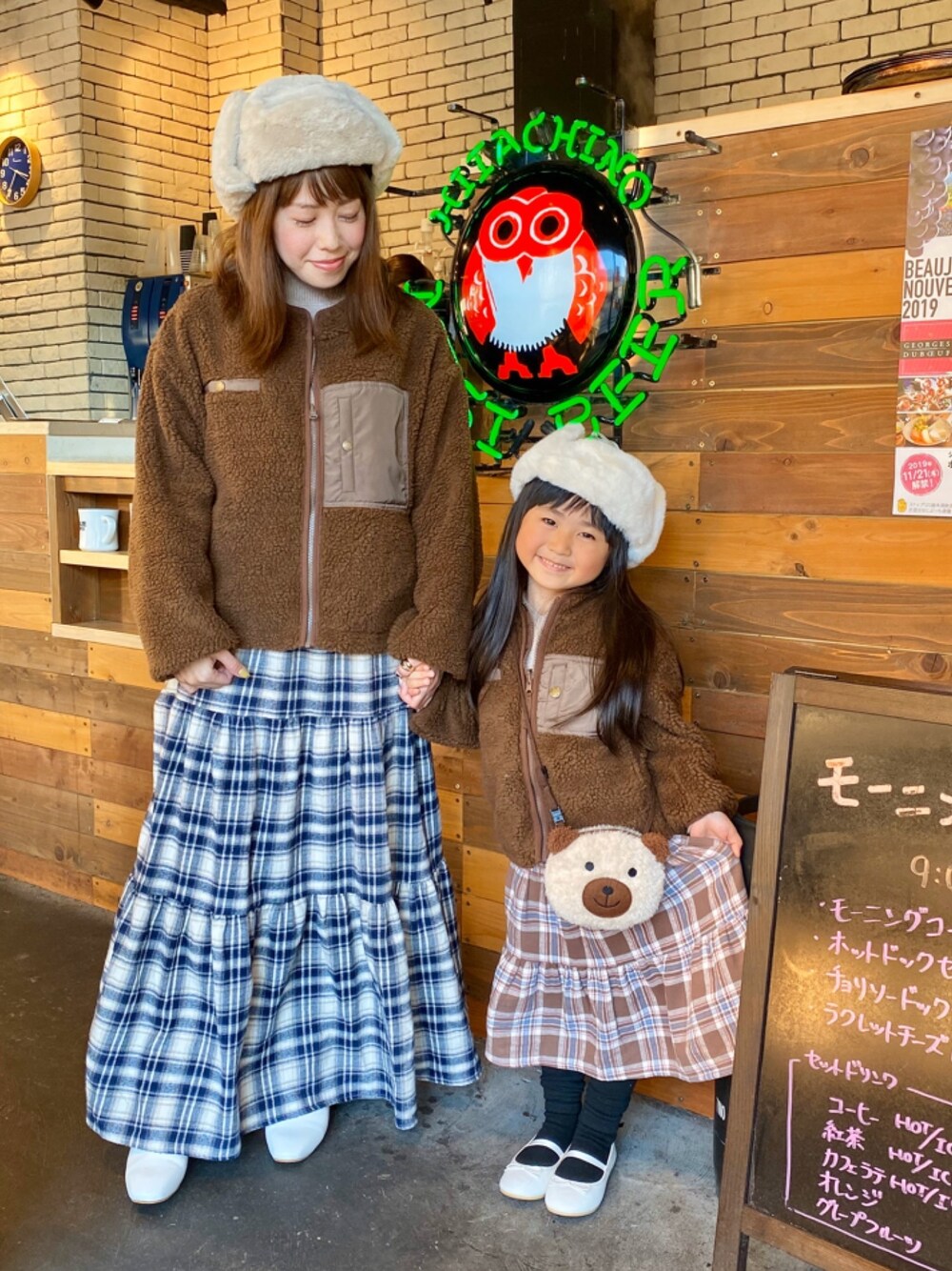 「冬コーデ、年末WEAR感謝祭、親子コーデ、リンクコーデ、双子コーデ、スカート、CIAOPANIC TYPY、14+、ボア、チェックスカート」｜「CIAOPANIC TYPYのOSOROリバーシブルボアジャケット（その他アウター、ブラウン系）」を使った、𝚈𝚞𝚖𝚒さん（レディース・150cm）の冬コーディネートの1枚目の写真
