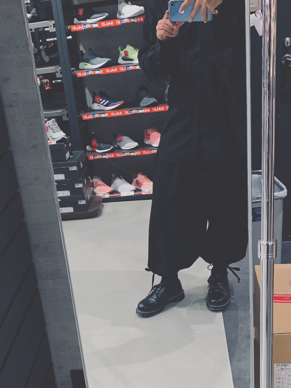 「今日のコーデ、休日スタイル、黒、おしゃれさんと繋がりたい、Dr.Martens、yohji yamamoto pour homme、夏休み」｜「Yohji Yamamoto POUR HOMMEのアイテム（シャツ/ブラウス、ブラック系）」を使った、つーさん（メンズ・168cm）の夏コーディネートの1枚目の写真