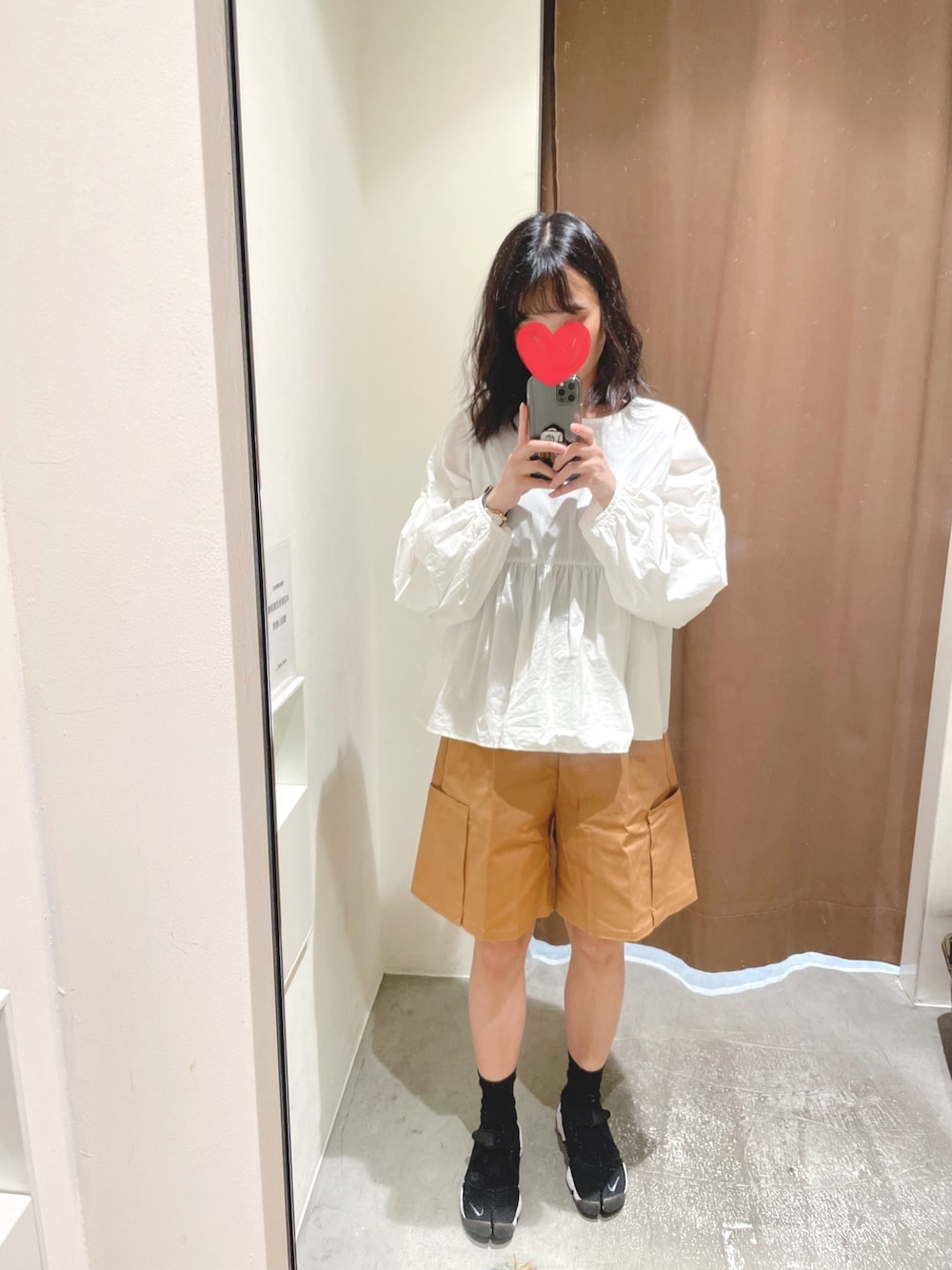 「春コーデ、春、spring、短パン、ホワイト」｜「LOWRYS FARMのギャザーブラウスＬＳ　893661（シャツ/ブラウス、ホワイト系）」を使った、Dony さん（レディース・162cm）の春コーディネートの1枚目の写真