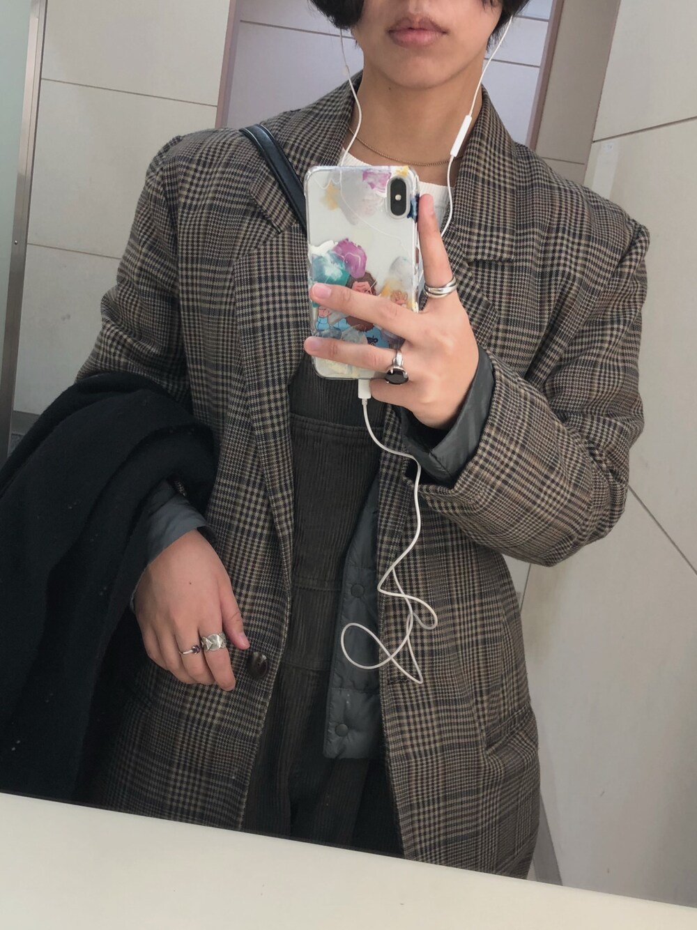 「大人カジュアル、ジャケット、サロペット、コーデュロイ、ootd、きれいめカジュアル、ユニクロ、ショートヘア」｜「willfullyのアイテム（オールインワン・サロペット、グリーン系）」を使った、ayanon**さん（レディース・154cm）の冬コーディネートの1枚目の写真
