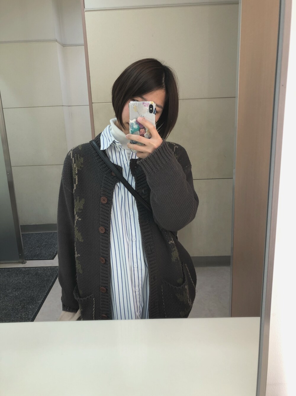 「春コーデ、シャツスタイル、韓国ファッション、korea、デニムパンツ、おしゃれさんと繋がりたい、スニーカー、シャツワンピ、ストライプ」｜「no brandのアイテム（シャツ/ブラウス、ブルー系）」を使った、ayanon**さん（レディース・154cm）の春コーディネートの1枚目の写真